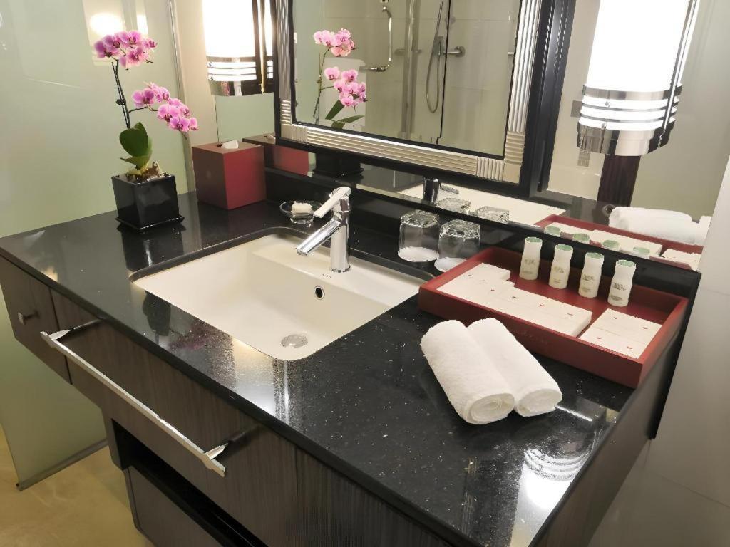 Grand Soluxe Zhongyou Hotel Шанхай Экстерьер фото